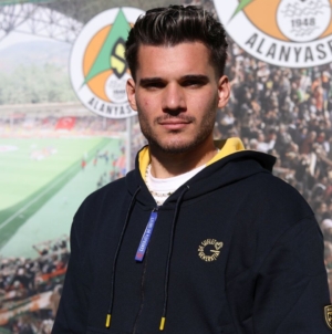 Ianis Hagi, despre ambiția de a merge la Cupa Mondială, dar și despre cum e Gică Hagi ca bunic