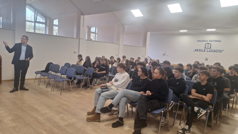 Proiectul „Învață de la antreprenori” își continuă drumul în școlile din Maramureș