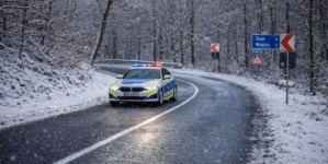 Sfaturile polițiștilor pentru conducătorii auto, în condițiile de iarnă
