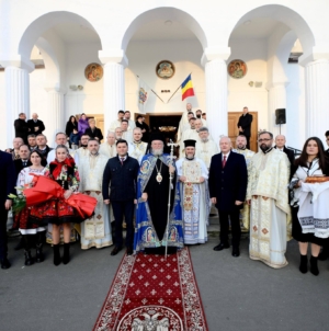 Slujbă arhierească la Parohia Ortodoxă „Sfinții Apostoli Petru și Pavel” din Municipiul Satu Mare, în a doua zi de Crăciun