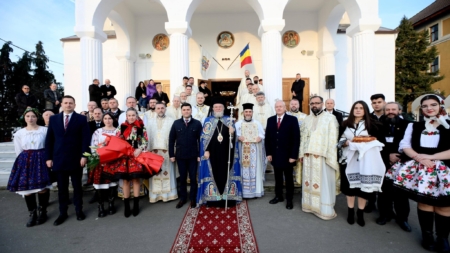 Slujbă arhierească la Parohia Ortodoxă „Sfinții Apostoli Petru și Pavel” din Municipiul Satu Mare, în a doua zi de Crăciun