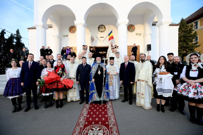 Slujbă arhierească la Parohia Ortodoxă „Sfinții Apostoli Petru și Pavel” din Municipiul Satu Mare, în a doua zi de Crăciun