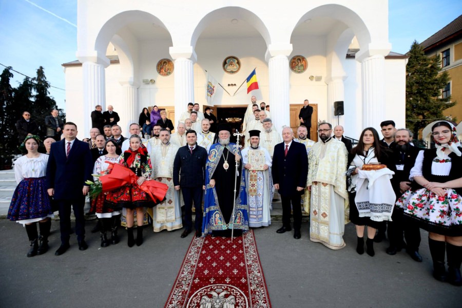 Slujbă arhierească la Parohia Ortodoxă „Sfinții Apostoli Petru și Pavel” din Municipiul Satu Mare, în a doua zi de Crăciun