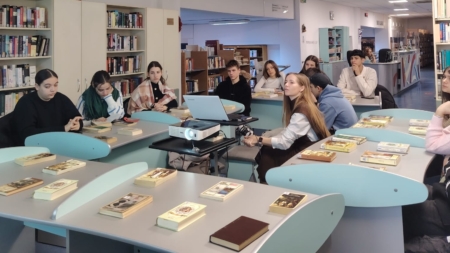 Elevii Liceului Teologic Penticostal Baia Mare au participat la o activitate în memoria scriitoarei Jane Austen, la Biblioteca Județeană