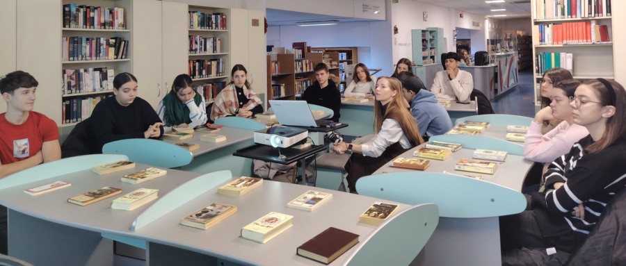 Elevii Liceului Teologic Penticostal Baia Mare au participat la o activitate în memoria scriitoarei Jane Austen, la Biblioteca Județeană