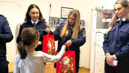 Daruri de la jandarmi pentru copiii unei case de tip familial din Baia Mare