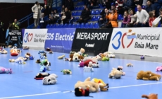 „O jucărie pentru o bucurie”: moment special în pauza meciului CS Minaur – HC Buzău