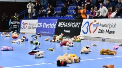 „O jucărie pentru o bucurie”: moment special în pauza meciului CS Minaur – HC Buzău