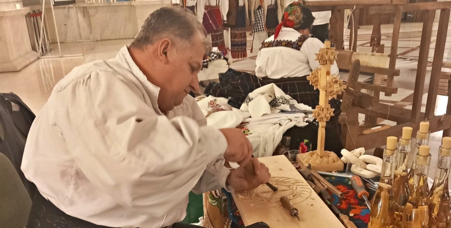 Meșteri de la Centrul Culturii Tradiționale Maramureș, la Palatul Parlamentului