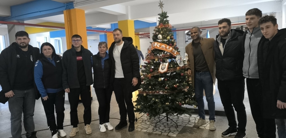 Jucători ai Minaurului, în vizită la Liceul „Anghel Saligny”