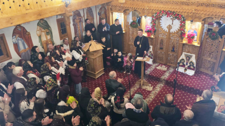 Pregătire sufletească pentru Nașterea Domnului, prin colind și rugăciune, la Parohia Ortodoxă „Șesu-Mănăstirii” Rozavlea