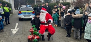 Moș Crăciun, în misiune la poliție