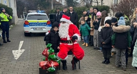 Moș Crăciun, în misiune la poliție
