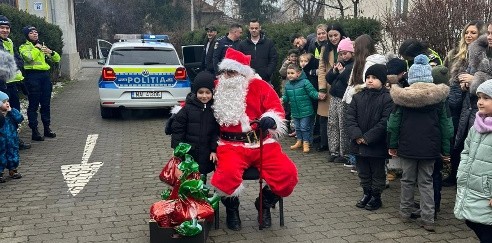 Moș Crăciun, în misiune la poliție