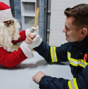 Moș Crăciun, pompierii și dilema de la ISU