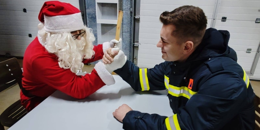 Moș Crăciun, pompierii și dilema de la ISU