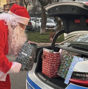 Moșul a primit o mână de ajutor de la polițiștii maramureșeni