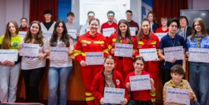 Masa rotundă „Educație și Voluntariat” a reunit liceeni și tineri voluntari la Biblioteca Județeană