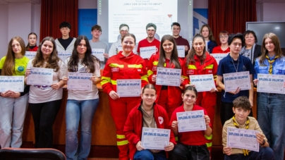 Masa rotundă „Educație și Voluntariat” a reunit liceeni și tineri voluntari la Biblioteca Județeană