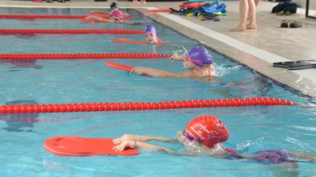 Înotătorii din Fărcașa au fost vizitați de Moș Crăciun!