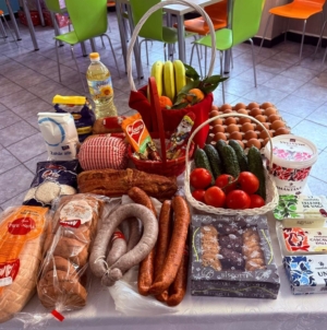 244 de pachete cu alimente au fost distribuite beneficiarilor Cantinei Sociale Baia Mare