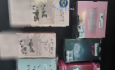 Parfumuri contrafăcute scoase la vânzare în parcare
