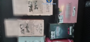 Parfumuri contrafăcute scoase la vânzare în parcare