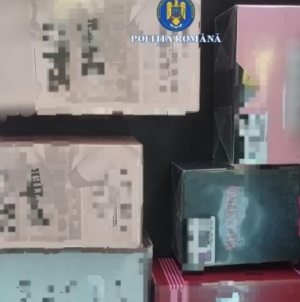 Parfumuri contrafăcute scoase la vânzare în parcare