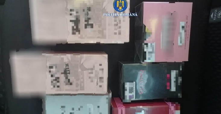Parfumuri contrafăcute scoase la vânzare în parcare
