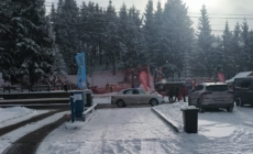 Locuri de parcare amenajate în zona pârtiilor de schi din Cavnic