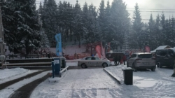 Locuri de parcare amenajate în zona pârtiilor de schi din Cavnic