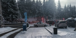 Locuri de parcare amenajate în zona pârtiilor de schi din Cavnic