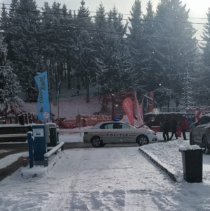 Locuri de parcare amenajate în zona pârtiilor de schi din Cavnic