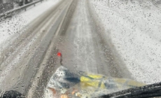 120 de tone de material antiderapant împrăștiate pe drumurile din județ