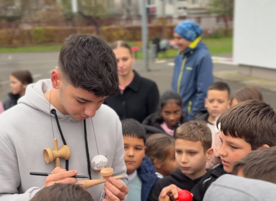 Patric Sas, adolescentul care a readus Kendama în trend, la Baia Mare