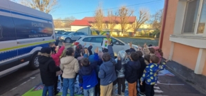Lecții de la polițiști pentru elevii de la Școala „Lucian Blaga”