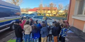 Lecții de la polițiști pentru elevii de la Școala „Lucian Blaga”