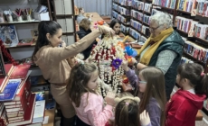 „Pomul Raiului”, la Filiala Traian a Bibliotecii Județene