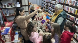 „Pomul Raiului”, la Filiala Traian a Bibliotecii Județene