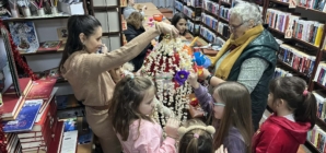 „Pomul Raiului”, la Filiala Traian a Bibliotecii Județene