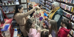 „Pomul Raiului”, la Filiala Traian a Bibliotecii Județene