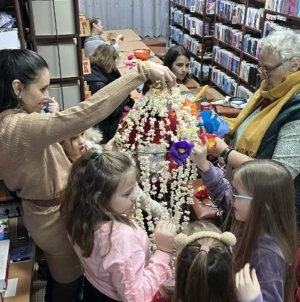 „Pomul Raiului”, la Filiala Traian a Bibliotecii Județene