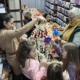 „Pomul Raiului”, la Filiala Traian a Bibliotecii Județene