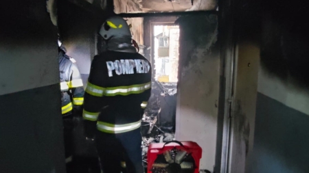 Incendiu într-o garsonieră din Borșa. Două persoane au ajuns la spital în urma unor atacuri de panică