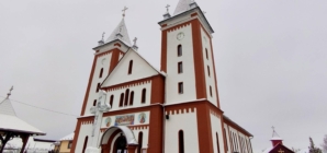 Slujbă la cumpăna dintre ani la Parohia Ortodoxă „Sfinții Apostoli Petru și Pavel” Săcălășeni