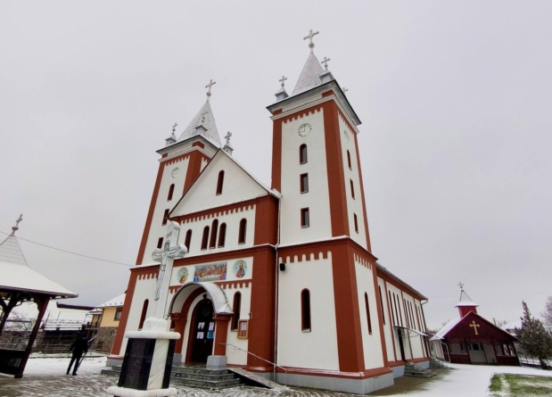 Slujbă la cumpăna dintre ani la Parohia Ortodoxă „Sfinții Apostoli Petru și Pavel” Săcălășeni