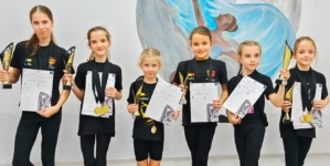 Sportivele de la Clubul Red&Black Dance, pe podium în cadrul Dominarum Dance Competition