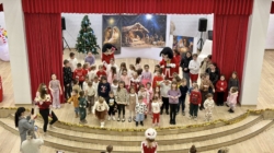 Magia Crăciunului s-a împletit cu bucuria copilăriei, la Căminul Cultural din Rona de Jos