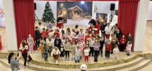 Magia Crăciunului s-a împletit cu bucuria copilăriei, la Căminul Cultural din Rona de Jos