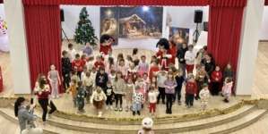 Magia Crăciunului s-a împletit cu bucuria copilăriei, la Căminul Cultural din Rona de Jos
